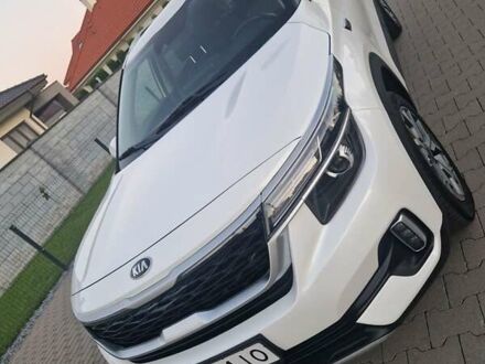 Білий Кіа Seltos, об'ємом двигуна 2 л та пробігом 67 тис. км за 23900 $, фото 1 на Automoto.ua