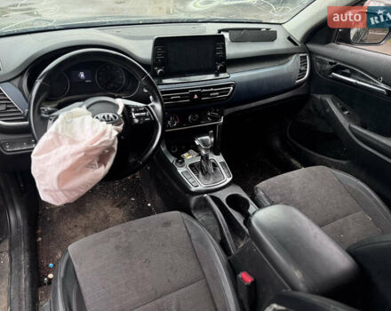 Чорний Кіа Seltos, об'ємом двигуна 2 л та пробігом 65 тис. км за 10500 $, фото 7 на Automoto.ua