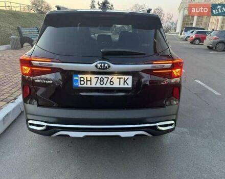 Черный Киа Seltos, объемом двигателя 2 л и пробегом 55 тыс. км за 18200 $, фото 1 на Automoto.ua
