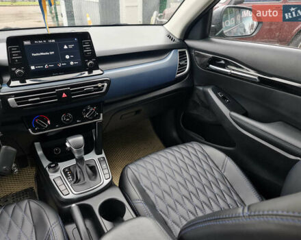 Серый Киа Seltos, объемом двигателя 2 л и пробегом 56 тыс. км за 16999 $, фото 10 на Automoto.ua