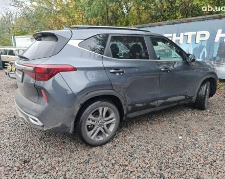 Серый Киа Seltos, объемом двигателя 2 л и пробегом 56 тыс. км за 16999 $, фото 5 на Automoto.ua