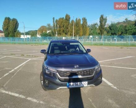 Серый Киа Seltos, объемом двигателя 2 л и пробегом 53 тыс. км за 17900 $, фото 3 на Automoto.ua