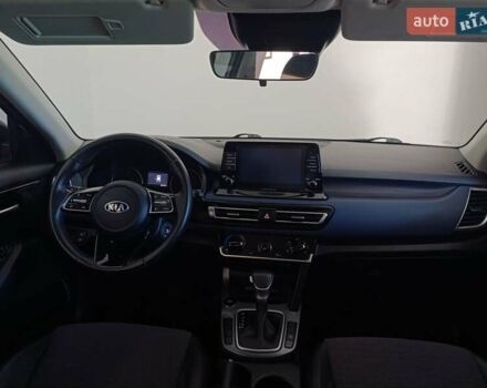 Серый Киа Seltos, объемом двигателя 1.98 л и пробегом 98 тыс. км за 17900 $, фото 2 на Automoto.ua