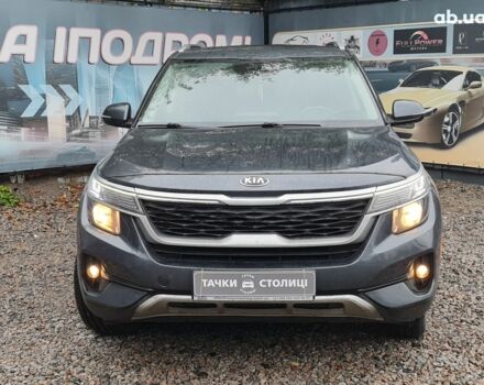 Серый Киа Seltos, объемом двигателя 2 л и пробегом 56 тыс. км за 16999 $, фото 1 на Automoto.ua