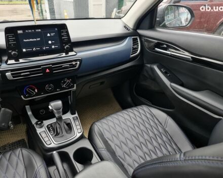 Серый Киа Seltos, объемом двигателя 2 л и пробегом 56 тыс. км за 16999 $, фото 10 на Automoto.ua