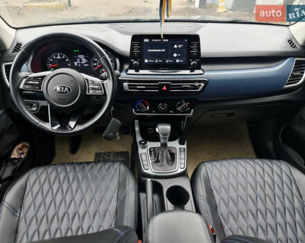 Серый Киа Seltos, объемом двигателя 2 л и пробегом 56 тыс. км за 16999 $, фото 8 на Automoto.ua
