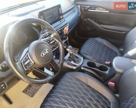Серый Киа Seltos, объемом двигателя 2 л и пробегом 53 тыс. км за 17900 $, фото 14 на Automoto.ua