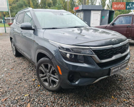 Серый Киа Seltos, объемом двигателя 2 л и пробегом 56 тыс. км за 16999 $, фото 4 на Automoto.ua