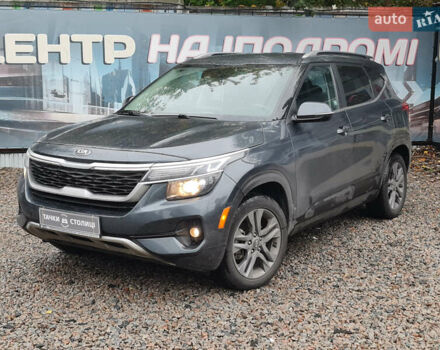 Серый Киа Seltos, объемом двигателя 2 л и пробегом 56 тыс. км за 16999 $, фото 1 на Automoto.ua