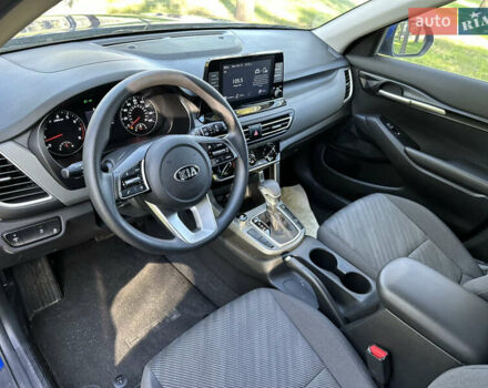 Синий Киа Seltos, объемом двигателя 2 л и пробегом 2 тыс. км за 18700 $, фото 8 на Automoto.ua