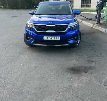 Синий Киа Seltos, объемом двигателя 2 л и пробегом 49 тыс. км за 18500 $, фото 2 на Automoto.ua