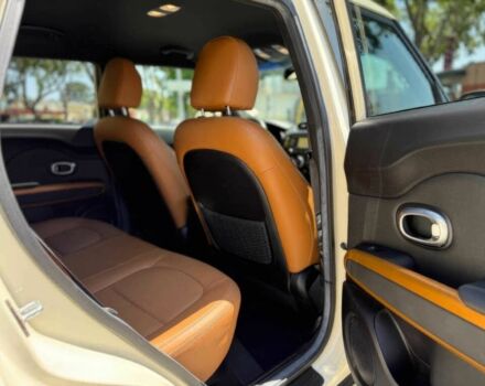 Белый Киа Soul, объемом двигателя 2 л и пробегом 66 тыс. км за 5800 $, фото 10 на Automoto.ua