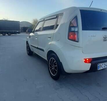 Кіа Soul 2009 у Львові на Automoto.ua Білий Кіа Soul, об'ємом двигуна 1.6 л та пробігом 203 тис. км за 6000 $, фото 5 на Automoto.ua