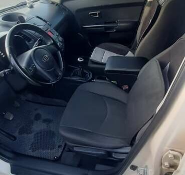 Кіа Soul 2009 у Львові на Automoto.ua Білий Кіа Soul, об'ємом двигуна 1.6 л та пробігом 203 тис. км за 6000 $, фото 12 на Automoto.ua