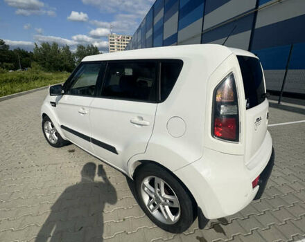 Белый Киа Soul, объемом двигателя 1.58 л и пробегом 224 тыс. км за 7600 $, фото 11 на Automoto.ua