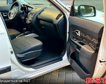 Белый Киа Soul, объемом двигателя 2 л и пробегом 228 тыс. км за 8500 $, фото 7 на Automoto.ua
