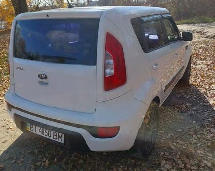 Белый Киа Soul, объемом двигателя 1.6 л и пробегом 150 тыс. км за 9500 $, фото 5 на Automoto.ua