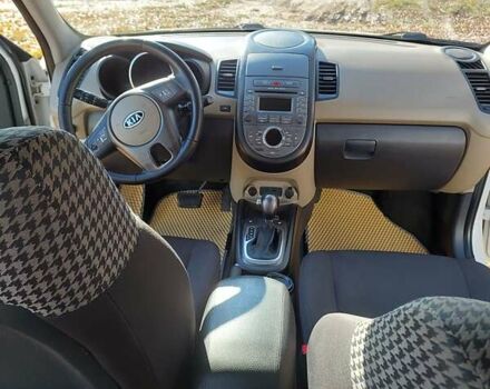 Белый Киа Soul, объемом двигателя 1.6 л и пробегом 150 тыс. км за 9500 $, фото 21 на Automoto.ua