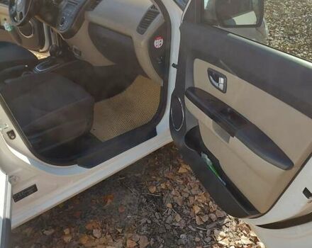 Белый Киа Soul, объемом двигателя 1.6 л и пробегом 150 тыс. км за 9500 $, фото 28 на Automoto.ua