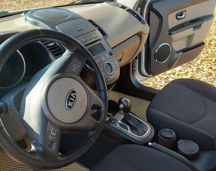 Белый Киа Soul, объемом двигателя 1.6 л и пробегом 150 тыс. км за 9500 $, фото 20 на Automoto.ua