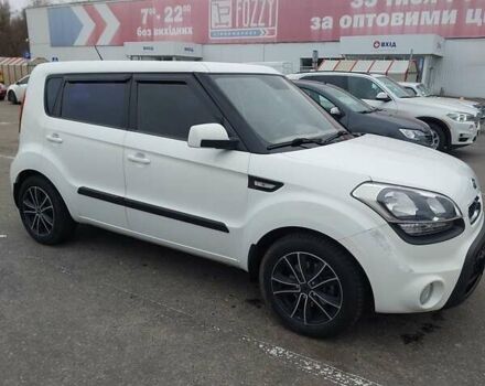 Белый Киа Soul, объемом двигателя 1.6 л и пробегом 150 тыс. км за 9500 $, фото 4 на Automoto.ua