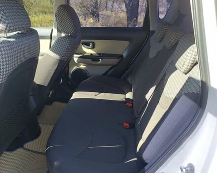 Белый Киа Soul, объемом двигателя 1.6 л и пробегом 150 тыс. км за 9500 $, фото 24 на Automoto.ua