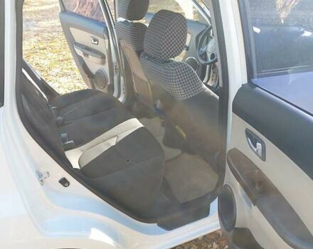 Белый Киа Soul, объемом двигателя 1.6 л и пробегом 150 тыс. км за 9500 $, фото 23 на Automoto.ua