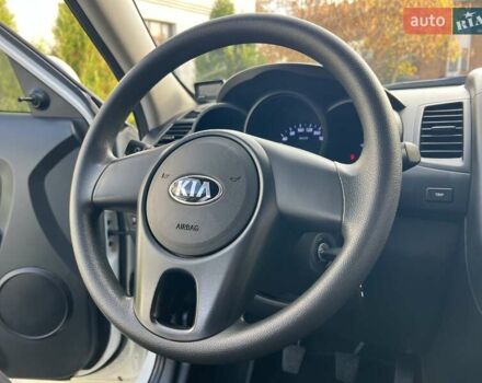 Белый Киа Soul, объемом двигателя 1.6 л и пробегом 95 тыс. км за 7800 $, фото 9 на Automoto.ua