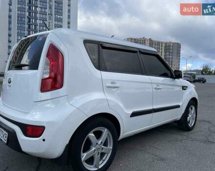 Белый Киа Soul, объемом двигателя 1.59 л и пробегом 251 тыс. км за 7700 $, фото 6 на Automoto.ua