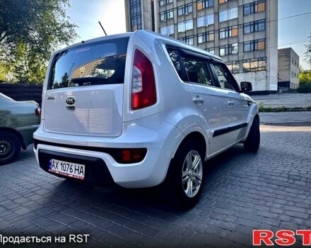 Белый Киа Soul, объемом двигателя 1.6 л и пробегом 69 тыс. км за 7500 $, фото 2 на Automoto.ua