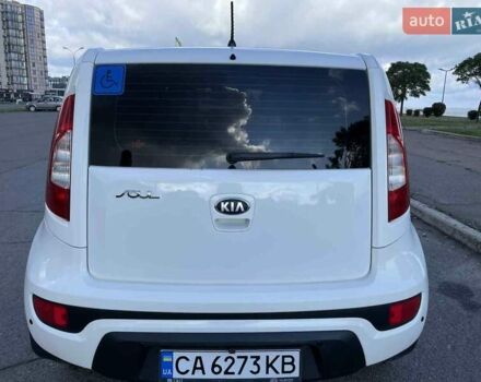 Белый Киа Soul, объемом двигателя 1.59 л и пробегом 251 тыс. км за 7700 $, фото 7 на Automoto.ua