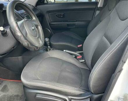 Белый Киа Soul, объемом двигателя 1.59 л и пробегом 251 тыс. км за 7700 $, фото 16 на Automoto.ua