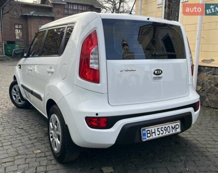 Белый Киа Soul, объемом двигателя 1.6 л и пробегом 95 тыс. км за 7800 $, фото 3 на Automoto.ua