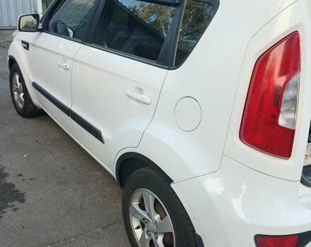Белый Киа Soul, объемом двигателя 1.6 л и пробегом 230 тыс. км за 8300 $, фото 2 на Automoto.ua