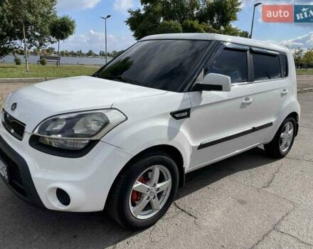 Белый Киа Soul, объемом двигателя 1.59 л и пробегом 251 тыс. км за 7700 $, фото 4 на Automoto.ua