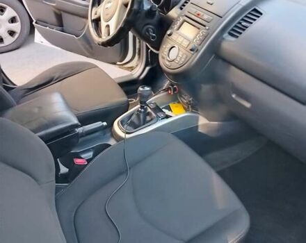 Белый Киа Soul, объемом двигателя 1.6 л и пробегом 230 тыс. км за 8300 $, фото 14 на Automoto.ua