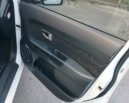 Белый Киа Soul, объемом двигателя 1.6 л и пробегом 230 тыс. км за 8300 $, фото 13 на Automoto.ua