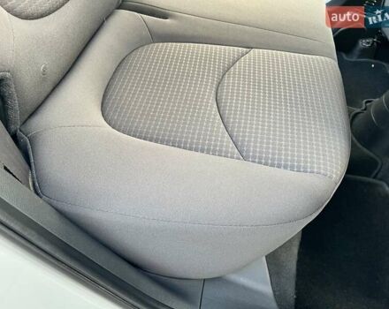 Белый Киа Soul, объемом двигателя 1.6 л и пробегом 95 тыс. км за 7800 $, фото 23 на Automoto.ua