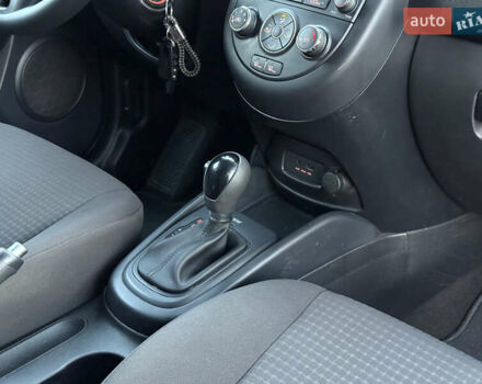 Білий Кіа Soul, об'ємом двигуна 1.59 л та пробігом 128 тис. км за 8499 $, фото 39 на Automoto.ua