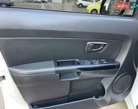 Белый Киа Soul, объемом двигателя 1.59 л и пробегом 251 тыс. км за 7700 $, фото 17 на Automoto.ua