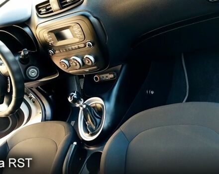 Белый Киа Soul, объемом двигателя 1.6 л и пробегом 68 тыс. км за 9300 $, фото 7 на Automoto.ua