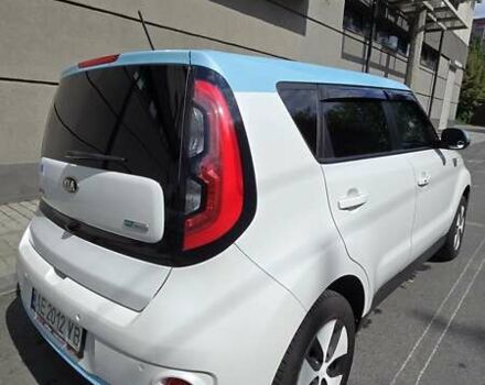 Киа Soul 2014 в Днепре (Днепропетровске) на Automoto.ua Белый Киа Soul, объемом двигателя 0 л и пробегом 101 тыс. км за 6500 $, фото 14 на Automoto.ua