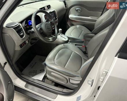 Білий Кіа Soul, об'ємом двигуна 0 л та пробігом 103 тис. км за 6700 $, фото 9 на Automoto.ua