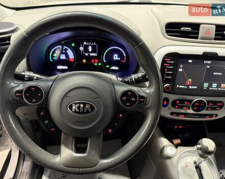 Білий Кіа Soul, об'ємом двигуна 0 л та пробігом 103 тис. км за 6700 $, фото 10 на Automoto.ua