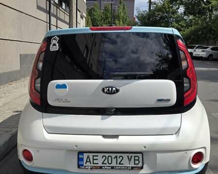 Киа Soul 2014 в Днепре (Днепропетровске) на Automoto.ua Белый Киа Soul, объемом двигателя 0 л и пробегом 101 тыс. км за 6500 $, фото 24 на Automoto.ua