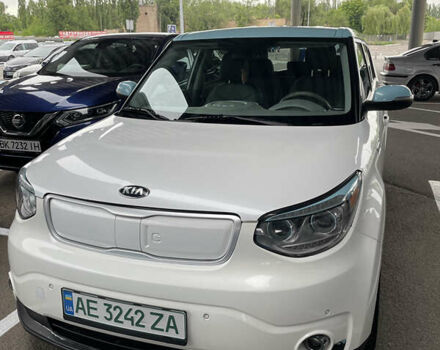 Белый Киа Soul, объемом двигателя 0 л и пробегом 136 тыс. км за 8800 $, фото 1 на Automoto.ua