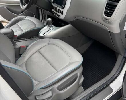 Белый Киа Soul, объемом двигателя 0 л и пробегом 143 тыс. км за 7600 $, фото 4 на Automoto.ua