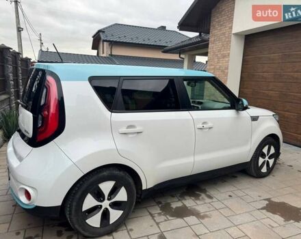 Белый Киа Soul, объемом двигателя 0 л и пробегом 143 тыс. км за 7600 $, фото 3 на Automoto.ua