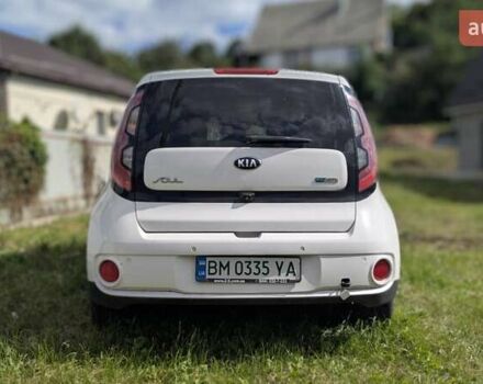 Белый Киа Soul, объемом двигателя 0 л и пробегом 98 тыс. км за 3900 $, фото 2 на Automoto.ua