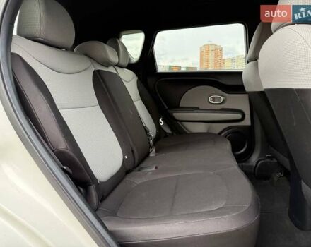 Білий Кіа Soul, об'ємом двигуна 1.59 л та пробігом 114 тис. км за 10290 $, фото 10 на Automoto.ua